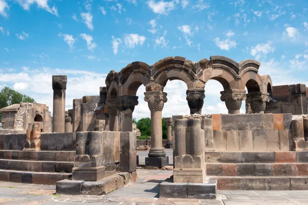 Echmiatsin, Ermenistan - Echmiatsin, Ermenistan 'daki Zvartnots Katedrali. Echmiatsin Katedrali ve Kiliseleri ile Zvartnots Arkeolojik Alanı 'nın bir parçasıdır..