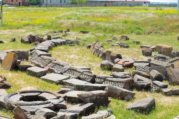 Echmiatsin, Ermenistan - Echmiatsin, Ermenistan 'daki Zvartnots Katedrali. Echmiatsin Katedrali ve Kiliseleri ile Zvartnots Arkeolojik Alanı 'nın bir parçasıdır..