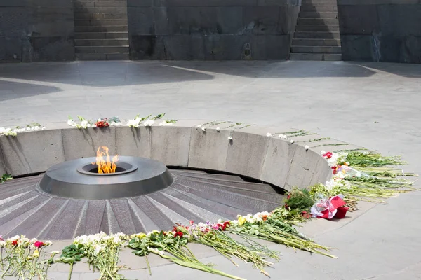 Erivan, Ermenistan - Ermeni Soykırımı Anıtı ve Ermenistan Erivan Müzesi. Ermeni Soykırımı Müzesi, Ermeni Soykırımı kurbanlarına adanmış Ermeni resmi anıtıdır.