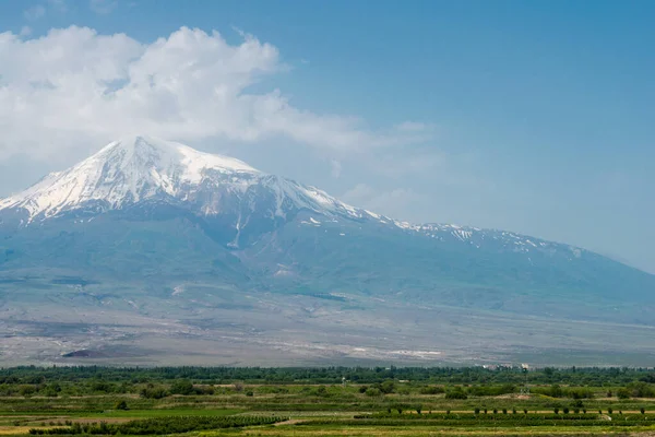 亚美尼亚阿拉拉特 从Khor Virap修道院俯瞰阿拉拉特山 亚美尼亚 阿拉拉特 Lusarat的著名风景 — 图库照片