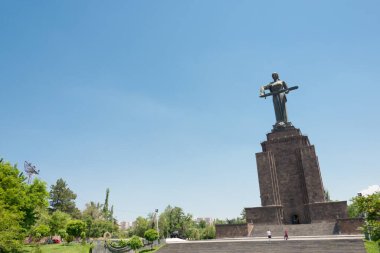 Erivan, Ermenistan - Ermeni Ana Heykeli Zafer Parkı 'nda. Erivan, Ermenistan 'da ünlü bir turizm merkezi..