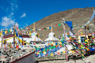 Himachal Pradesh, Hindistan - Kunzum Geçidi (Kunzum La) Lahaul ve Spiti 'de, Himachal Pradesh, Hindistan. Kunzum geçidi deniz seviyesinden yaklaşık 4590 metre (15059 feet) yükseklikte yer almaktadır..