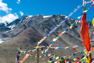 Himachal Pradesh, Hindistan - Kunzum Geçidi (Kunzum La) Lahaul ve Spiti 'de, Himachal Pradesh, Hindistan. Kunzum geçidi deniz seviyesinden yaklaşık 4590 metre (15059 feet) yükseklikte yer almaktadır..