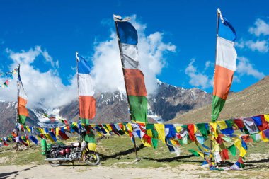 Himachal Pradesh, Hindistan - Kunzum Geçidi (Kunzum La) Lahaul ve Spiti 'de, Himachal Pradesh, Hindistan. Kunzum geçidi deniz seviyesinden yaklaşık 4590 metre (15059 feet) yükseklikte yer almaktadır..