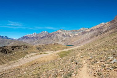 Himachal Pradesh, Hindistan - Kunzum Geçidi 'nin (Kunzum La) güzel manzarası - Chandra Taal (Ay Gölü) Lahaul ve Spiti, Himachal Pradesh, Hindistan.