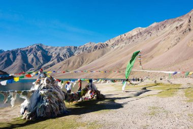 Himachal Pradesh, Hindistan - Lahaul ve Spiti 'deki Chandra Taal (Ay Gölü), Himachal Pradesh, Hindistan. Ramsar Sözleşmesi 'nin bir parçası, Chandertal Bataklıkları..
