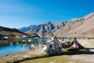 Himachal Pradesh, Hindistan - Lahaul ve Spiti 'deki Chandra Taal (Ay Gölü), Himachal Pradesh, Hindistan. Ramsar Sözleşmesi 'nin bir parçası, Chandertal Bataklıkları..