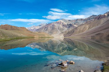 Himachal Pradesh, Hindistan - Lahaul ve Spiti 'deki Chandra Taal (Ay Gölü), Himachal Pradesh, Hindistan. Ramsar Sözleşmesi 'nin bir parçası, Chandertal Bataklıkları..
