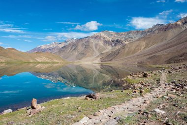 Himachal Pradesh, Hindistan - Lahaul ve Spiti 'deki Chandra Taal (Ay Gölü), Himachal Pradesh, Hindistan. Ramsar Sözleşmesi 'nin bir parçası, Chandertal Bataklıkları..