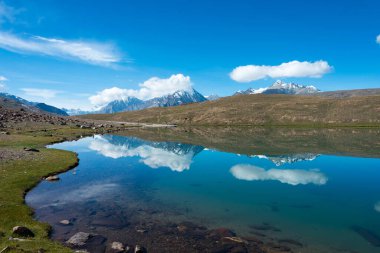 Himachal Pradesh, Hindistan - Lahaul ve Spiti 'deki Chandra Taal (Ay Gölü), Himachal Pradesh, Hindistan. Ramsar Sözleşmesi 'nin bir parçası, Chandertal Bataklıkları..