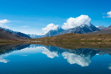 Himachal Pradesh, Hindistan - Lahaul ve Spiti 'deki Chandra Taal (Ay Gölü), Himachal Pradesh, Hindistan. Ramsar Sözleşmesi 'nin bir parçası, Chandertal Bataklıkları..