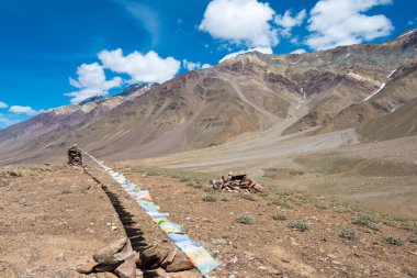 Himachal Pradesh, Hindistan - Lahaul ve Spiti 'deki Chandra Taal' dan (Ay Gölü) güzel manzara, Himachal Pradesh, Hindistan.