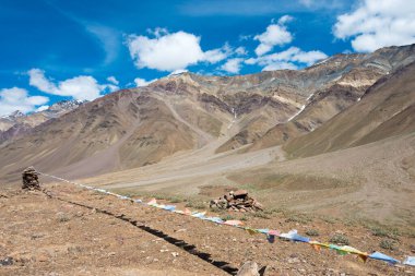 Himachal Pradesh, Hindistan - Lahaul ve Spiti 'deki Chandra Taal' dan (Ay Gölü) güzel manzara, Himachal Pradesh, Hindistan.