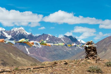 Himachal Pradesh, Hindistan - Lahaul ve Spiti 'deki Chandra Taal' dan (Ay Gölü) güzel manzara, Himachal Pradesh, Hindistan.