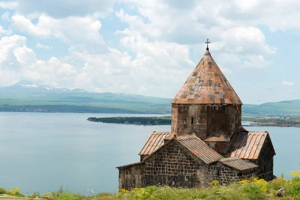 Sevan, Ermenistan - Sevanavank Manastırı. Sevan, Gegharkunik, Ermenistan 'da ünlü bir tarihi mekan..