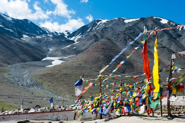 Himachal Pradesh, Hindistan - Kunzum Geçidi (Kunzum La) Lahaul ve Spiti 'de, Himachal Pradesh, Hindistan. Kunzum geçidi deniz seviyesinden yaklaşık 4590 metre (15059 feet) yükseklikte yer almaktadır..