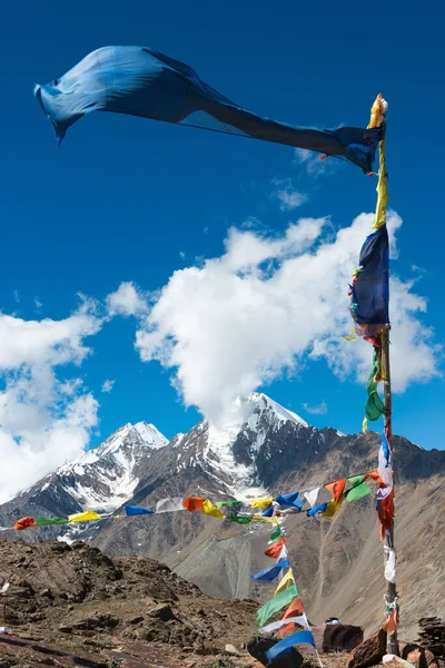 喜马偕尔邦 在印度喜马偕尔邦拉哈和斯皮蒂的Kunzum Pass Kunzum Chandra Taal 月球湖 旅行课程上的西藏祈祷旗 — 图库照片