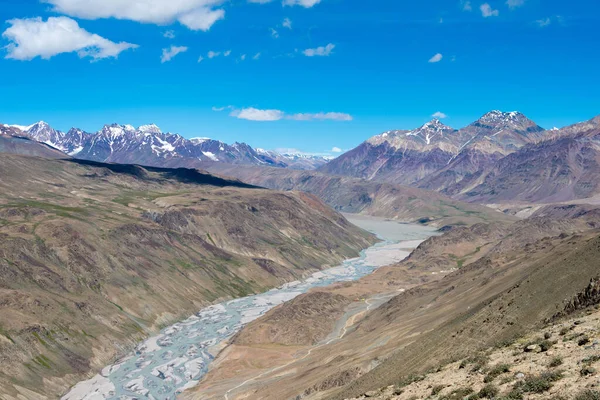 Himachal Pradesh, Hindistan - Kunzum Geçidi 'nin (Kunzum La) güzel manzarası - Chandra Taal (Ay Gölü) Lahaul ve Spiti, Himachal Pradesh, Hindistan.