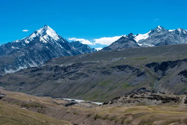 Himachal Pradesh, Hindistan - Kunzum Geçidi 'nin (Kunzum La) güzel manzarası - Chandra Taal (Ay Gölü) Lahaul ve Spiti, Himachal Pradesh, Hindistan.