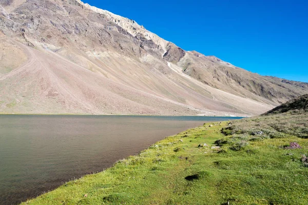 Himachal Pradesh, Hindistan - Lahaul ve Spiti 'deki Chandra Taal (Ay Gölü), Himachal Pradesh, Hindistan. Ramsar Sözleşmesi 'nin bir parçası, Chandertal Bataklıkları..