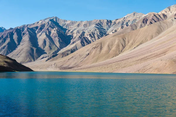 Himachal Pradesh, Hindistan - Lahaul ve Spiti 'deki Chandra Taal (Ay Gölü), Himachal Pradesh, Hindistan. Ramsar Sözleşmesi 'nin bir parçası, Chandertal Bataklıkları..