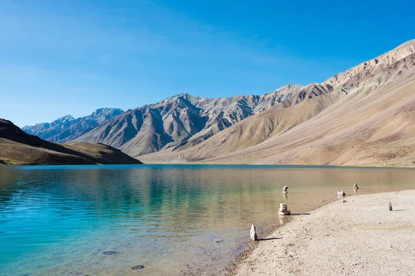 Himachal Pradesh, Hindistan - Lahaul ve Spiti 'deki Chandra Taal (Ay Gölü), Himachal Pradesh, Hindistan. Ramsar Sözleşmesi 'nin bir parçası, Chandertal Bataklıkları..