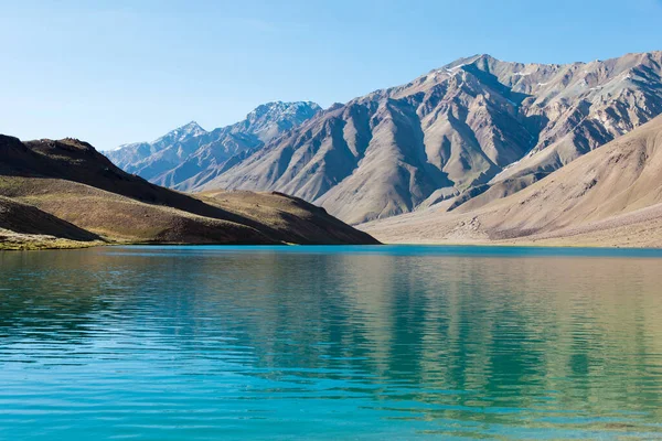 Himachal Pradesh, Hindistan - Lahaul ve Spiti 'deki Chandra Taal (Ay Gölü), Himachal Pradesh, Hindistan. Ramsar Sözleşmesi 'nin bir parçası, Chandertal Bataklıkları..