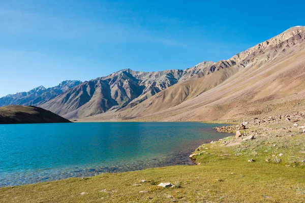 Himachal Pradesh, Hindistan - Lahaul ve Spiti 'deki Chandra Taal (Ay Gölü), Himachal Pradesh, Hindistan. Ramsar Sözleşmesi 'nin bir parçası, Chandertal Bataklıkları..