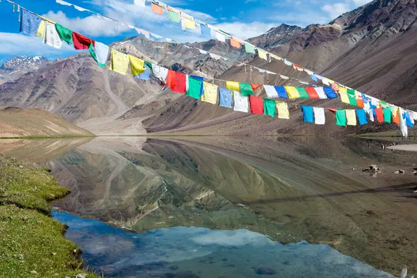 Himachal Pradesh, Hindistan - Lahaul ve Spiti 'deki Chandra Taal (Ay Gölü), Himachal Pradesh, Hindistan. Ramsar Sözleşmesi 'nin bir parçası, Chandertal Bataklıkları..
