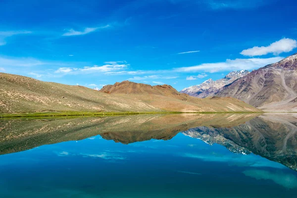 Himachal Pradesh, Hindistan - Lahaul ve Spiti 'deki Chandra Taal (Ay Gölü), Himachal Pradesh, Hindistan. Ramsar Sözleşmesi 'nin bir parçası, Chandertal Bataklıkları..