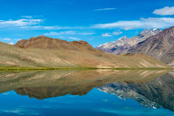 Himachal Pradesh, Hindistan - Lahaul ve Spiti 'deki Chandra Taal (Ay Gölü), Himachal Pradesh, Hindistan. Ramsar Sözleşmesi 'nin bir parçası, Chandertal Bataklıkları..
