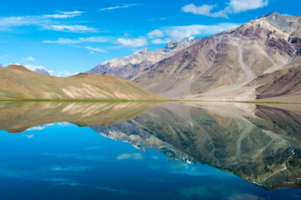 Himachal Pradesh, Hindistan - Lahaul ve Spiti 'deki Chandra Taal (Ay Gölü), Himachal Pradesh, Hindistan. Ramsar Sözleşmesi 'nin bir parçası, Chandertal Bataklıkları..