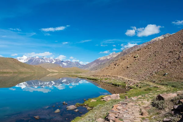 Himachal Pradesh, Hindistan - Lahaul ve Spiti 'deki Chandra Taal (Ay Gölü), Himachal Pradesh, Hindistan. Ramsar Sözleşmesi 'nin bir parçası, Chandertal Bataklıkları..