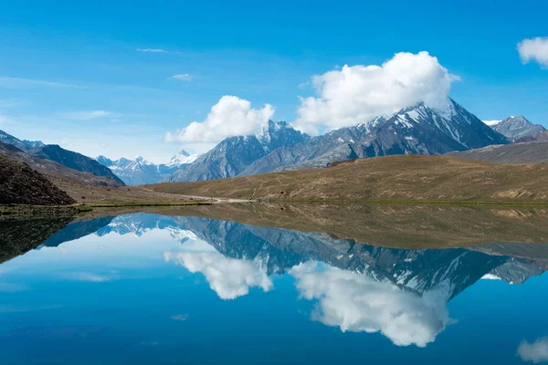 Himachal Pradesh, Hindistan - Lahaul ve Spiti 'deki Chandra Taal (Ay Gölü), Himachal Pradesh, Hindistan. Ramsar Sözleşmesi 'nin bir parçası, Chandertal Bataklıkları..
