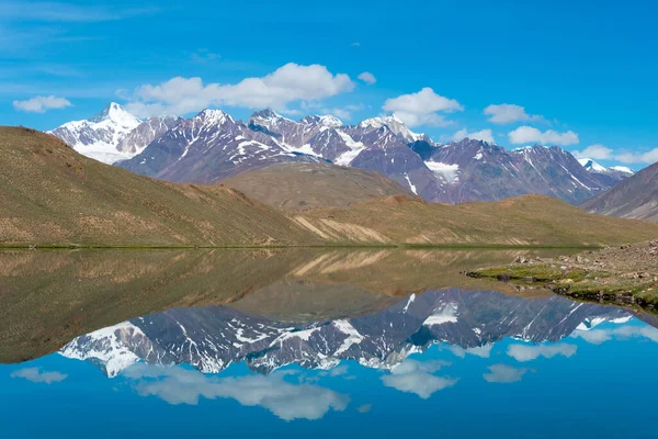 Himachal Pradesh, Hindistan - Lahaul ve Spiti 'deki Chandra Taal (Ay Gölü), Himachal Pradesh, Hindistan. Ramsar Sözleşmesi 'nin bir parçası, Chandertal Bataklıkları..