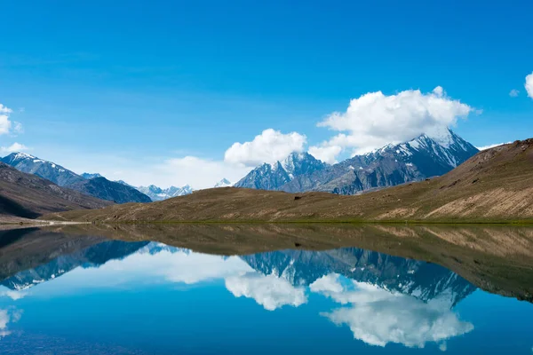Himachal Pradesh, Hindistan - Lahaul ve Spiti 'deki Chandra Taal (Ay Gölü), Himachal Pradesh, Hindistan. Ramsar Sözleşmesi 'nin bir parçası, Chandertal Bataklıkları..