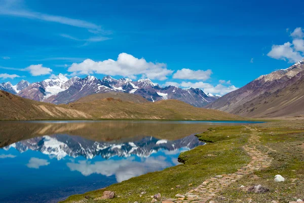 Himachal Pradesh, Hindistan - Lahaul ve Spiti 'deki Chandra Taal (Ay Gölü), Himachal Pradesh, Hindistan. Ramsar Sözleşmesi 'nin bir parçası, Chandertal Bataklıkları..