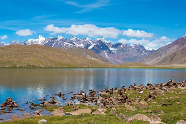 Himachal Pradesh, Hindistan - Lahaul ve Spiti 'deki Chandra Taal (Ay Gölü), Himachal Pradesh, Hindistan. Ramsar Sözleşmesi 'nin bir parçası, Chandertal Bataklıkları..