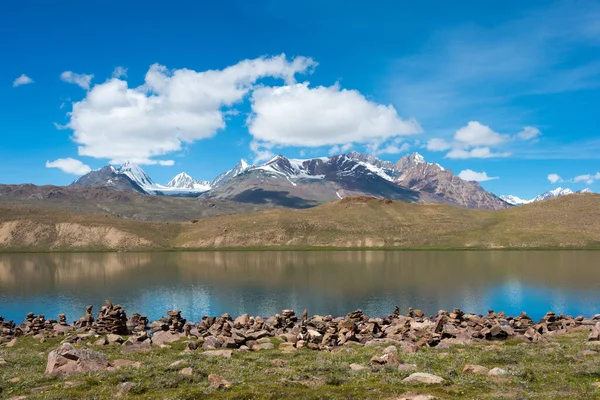 Himachal Pradesh, Hindistan - Lahaul ve Spiti 'deki Chandra Taal (Ay Gölü), Himachal Pradesh, Hindistan. Ramsar Sözleşmesi 'nin bir parçası, Chandertal Bataklıkları..