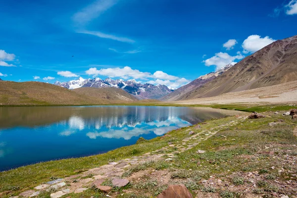Himachal Pradesh, Hindistan - Lahaul ve Spiti 'deki Chandra Taal (Ay Gölü), Himachal Pradesh, Hindistan. Ramsar Sözleşmesi 'nin bir parçası, Chandertal Bataklıkları..