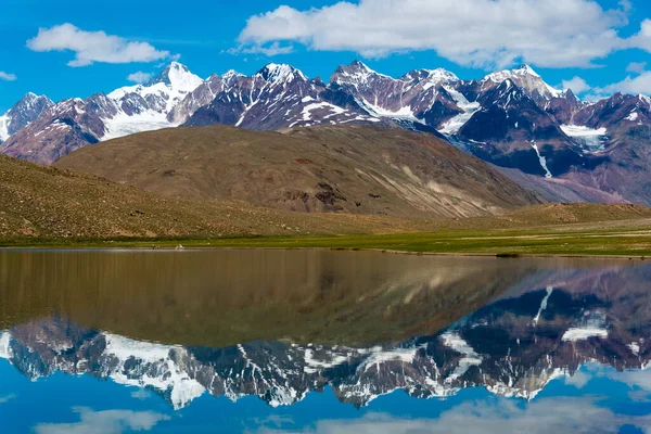 Himachal Pradesh, Hindistan - Lahaul ve Spiti 'deki Chandra Taal (Ay Gölü), Himachal Pradesh, Hindistan. Ramsar Sözleşmesi 'nin bir parçası, Chandertal Bataklıkları..