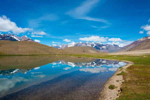 Himachal Pradesh, Hindistan - Lahaul ve Spiti 'deki Chandra Taal (Ay Gölü), Himachal Pradesh, Hindistan. Ramsar Sözleşmesi 'nin bir parçası, Chandertal Bataklıkları..