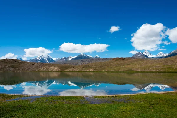 Himachal Pradesh, Hindistan - Lahaul ve Spiti 'deki Chandra Taal (Ay Gölü), Himachal Pradesh, Hindistan. Ramsar Sözleşmesi 'nin bir parçası, Chandertal Bataklıkları..