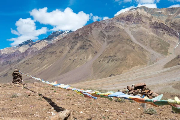 Himachal Pradesh, Hindistan - Lahaul ve Spiti 'deki Chandra Taal' dan (Ay Gölü) güzel manzara, Himachal Pradesh, Hindistan.