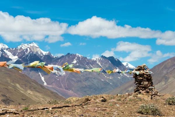 Himachal Pradesh, Hindistan - Lahaul ve Spiti 'deki Chandra Taal' dan (Ay Gölü) güzel manzara, Himachal Pradesh, Hindistan.