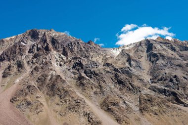 Himachal Pradesh, Hindistan - Lahaul ve Spiti 'deki Chandra Taal' dan (Ay Gölü) güzel manzara, Himachal Pradesh, Hindistan.