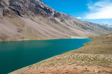 Himachal Pradesh, Hindistan - Lahaul ve Spiti 'deki Chandra Taal (Ay Gölü), Himachal Pradesh, Hindistan. Ramsar Sözleşmesi 'nin bir parçası, Chandertal Bataklıkları..