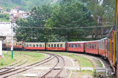 Kalka, Hindistan - Kalka, Haryana, Hindistan 'daki Kalka-Shimla demiryolu. UNESCO Dünya Mirası Alanının bir parçasıdır - Hindistan Dağ Demiryolları.