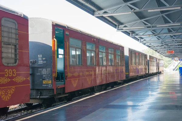 Shimla, Hindistan - Shimla İstasyonu, Himachal Pradesh, Hindistan. UNESCO Dünya Mirası Alanının bir parçasıdır - Hindistan Dağ Demiryolları.