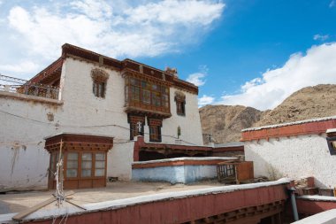Ladakh, Hindistan - Leh, Ladakh, Jammu ve Kashmir 'deki Chemrey Manastırı (Chemrey Gompa). Manastır aslında 1664 yılında inşa edildi..